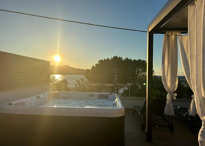 Villa Beachfront House Miamore - 10 M From The Sea