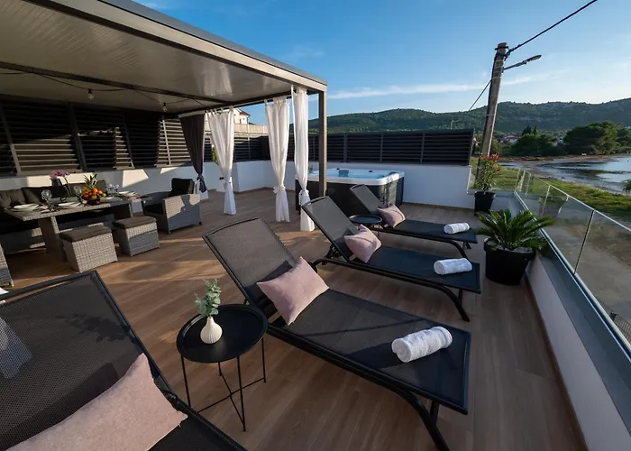 Beachfront House Miamore - 10 M From The Sea Villa Mrljane