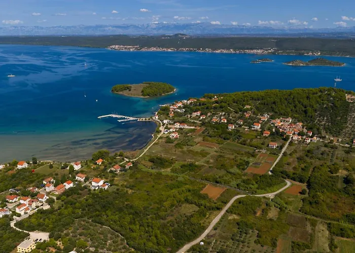 Beachfront House Miamore - 10 M From The Sea Mrljane