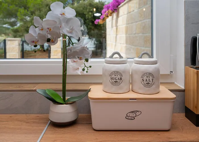 Villa Beachfront House Miamore - 10 M From The Sea Mrljane