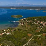 Beachfront House Miamore - 10 M From The Sea Mrljane
