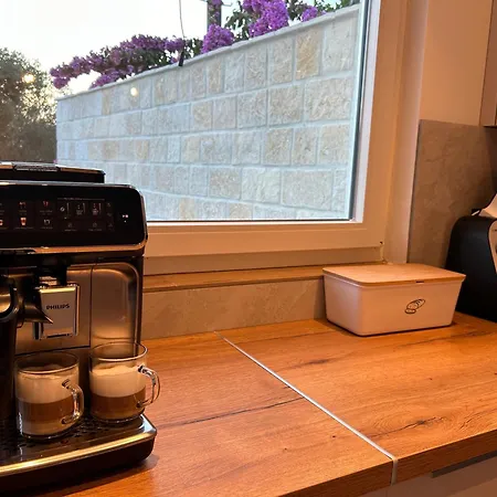 Beachfront House Miamore - 10 M From The Sea