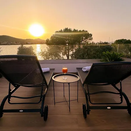 Willa Beachfront House Miamore - 10 M From The Sea Pašman
