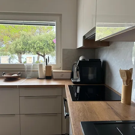 Vila Beachfront House Miamore - 10 M From The Sea