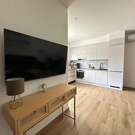 Vila Beachfront House Miamore - 10 M From The Sea Mrljane