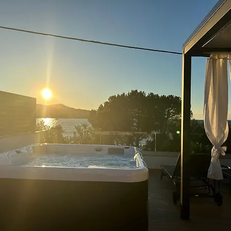 Villa Beachfront House Miamore - 10 M From The Sea