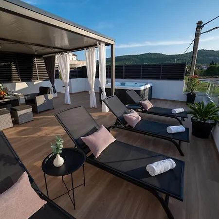 Beachfront House Miamore - 10 M From The Sea Villa Mrljane